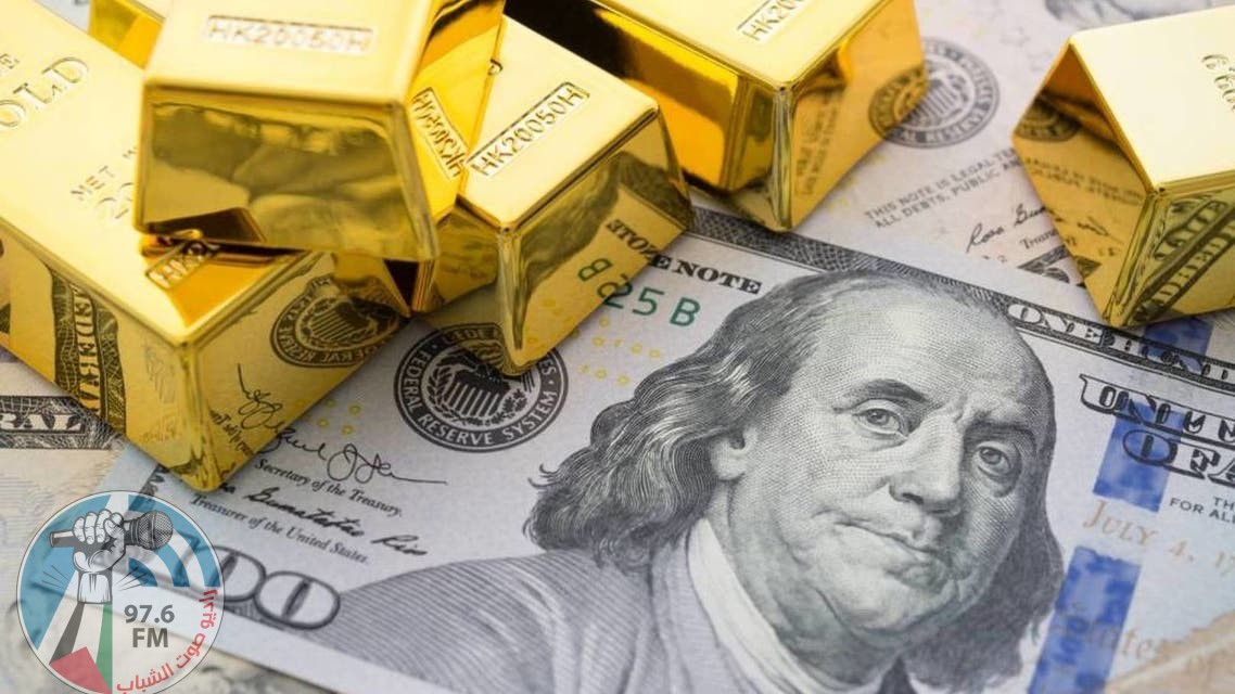 الدولار يرتفع والذهب يهبط بحدة بعد نشر محضر الاجتماع المركزي الأميركي