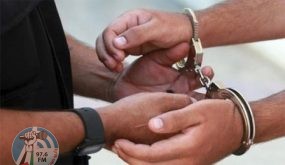 الشرطة تقبض على مطلوب للعدالة صادر بحقه مذكرة قضائية بتهمة القتل العمد في الخليل