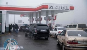 Motorists queue at a gas station in Almaty on January 8, 2022, after violence that erupted following protests over hikes in fuel prices. Kazakhstan's president has rejected calls for talks with protesters after days of unprecedented unrest, vowing to destroy "armed bandits" and authorising his forces to shoot to kill without warning. In a new effort to pacify the protesters, the government sets fuel price limits for six months. (Photo by Alexandr BOGDANOV / AFP)