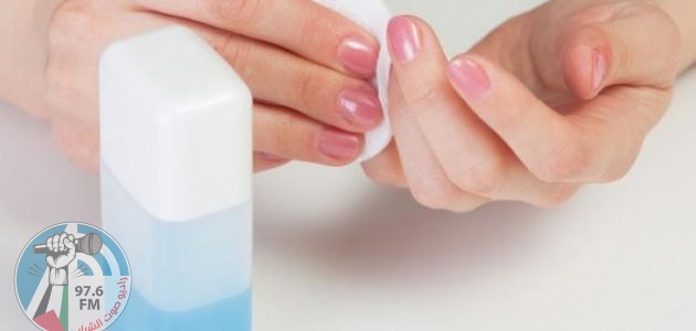 لماذا عليكِ التوقف عن وضع الأسيتون على أظافرك لإزالة المانيكير؟