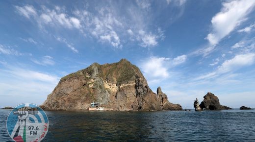 Korea.net Honorary Reporterss visiting Dokdo Island September 25, 2016 Dokdo Island, Gyeongsangbuk-do Ministry of Culture, Sports and Tourism Korean Culture and Information Service Korea.net (www.korea.net) Official Photographer : Jeon Han This official Republic of Korea photograph is being made available only for publication by news organizations and/or for personal printing by the subject(s) of the photograph. The photograph may not be manipulated in any way. Also, it may not be used in any type of commercial, advertisement, product or promotion that in any way suggests approval or endorsement from the government of the Republic of Korea. ------------------------------------------------- ???? ????? ?? ?? 2016-09-24 ?? ??????? ??????? ???? ??