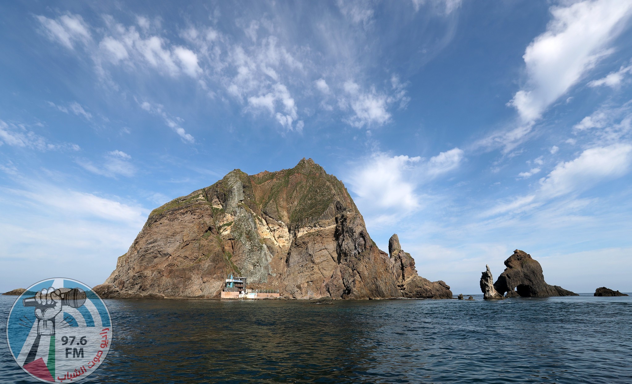 Korea.net Honorary Reporterss visiting Dokdo Island September 25, 2016 Dokdo Island, Gyeongsangbuk-do Ministry of Culture, Sports and Tourism Korean Culture and Information Service Korea.net (www.korea.net) Official Photographer : Jeon Han This official Republic of Korea photograph is being made available only for publication by news organizations and/or for personal printing by the subject(s) of the photograph. The photograph may not be manipulated in any way. Also, it may not be used in any type of commercial, advertisement, product or promotion that in any way suggests approval or endorsement from the government of the Republic of Korea. ------------------------------------------------- ???? ????? ?? ?? 2016-09-24 ?? ??????? ??????? ???? ??