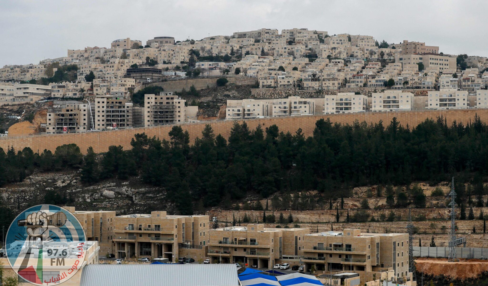 A general view shows ongoing construction work at Ramat Shlomo, a Jewish settlement in the Israeli-annexed eastern sector of Jerusalem, on January 5, 2022. (Photo by AHMAD GHARABLI / AFP)