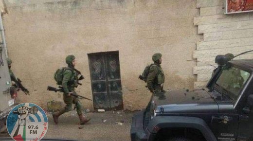 قوات الاحتلال تقتحم بزاريا وتفتش منزلين أحدهما لأمين سر “فتح” في البلدة