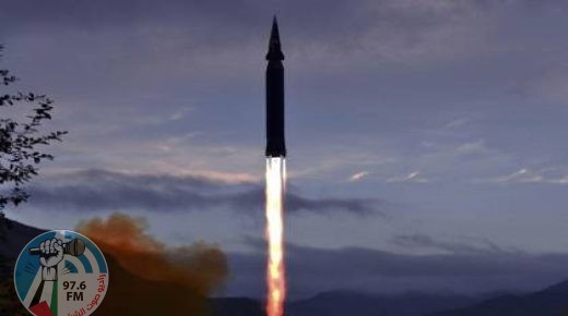 إيران تكشف عن صاروخ باليستي يصيب الهدف بـ”دقة عالية”