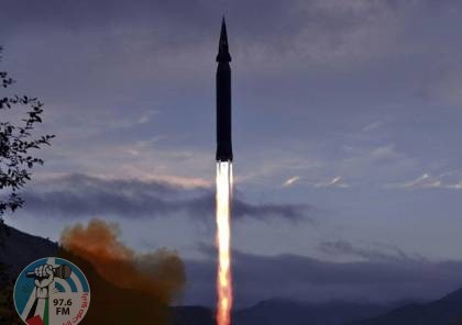 إيران تكشف عن صاروخ باليستي يصيب الهدف بـ”دقة عالية”