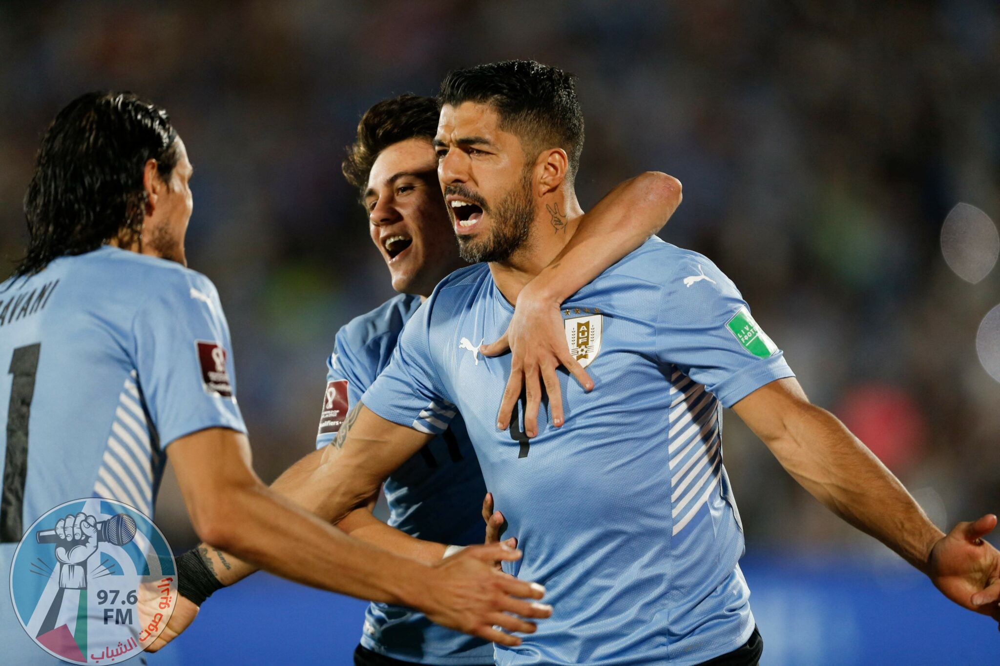 TOPSHOT - Uruguay's Luis Suarez (C) celebrates after scoring against Venezuela during the South American qualification football match for the FIFA World Cup Qatar 2022 at the Centenario stadium in Montevideo, on February 1, 2022. (Photo by MARIANA GREIF / POOL / AFP)