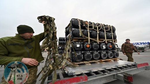 Ukrainian servicemen unload a Boeing 747-412 plane with the FGM-148 Javelin, American man-portable anti-tank missile provided by US to Ukraine as part of a military support, at Kyiv's airport Boryspil on February 11,2022, amid the crisis linked with the threat of Russia's invasion. (Photo by Sergei SUPINSKY / AFP)