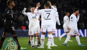 Paris Saint-Germain's French forward Kylian Mbappe celebrates with teammates after scoring during the French L1 football match between Paris-Saint Germain (PSG) and Le Stade rennais Football Club at The Parc des Princes Stadium in Paris on February 11, 2022. (Photo by FRANCK FIFE / AFP)