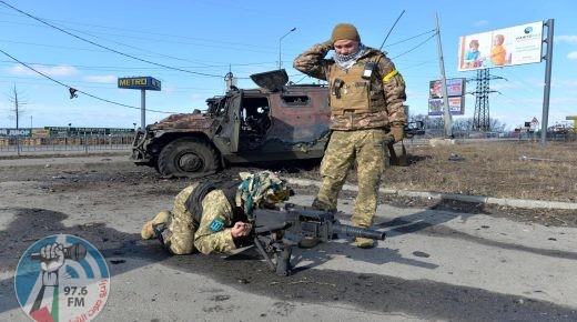 TOPSHOT - Ukrainian Territorial Defence fighters test the automatic grenade launcher taken from a destroyed Russian infantry mobility vehicle GAZ Tigr after the fight in Kharkiv on February 27, 2022. Ukrainian forces secured full control of Kharkiv on February 27, 2022 following street fighting with Russian troops in the country's second biggest city, the local governor said. (Photo by Sergey BOBOK / AFP)