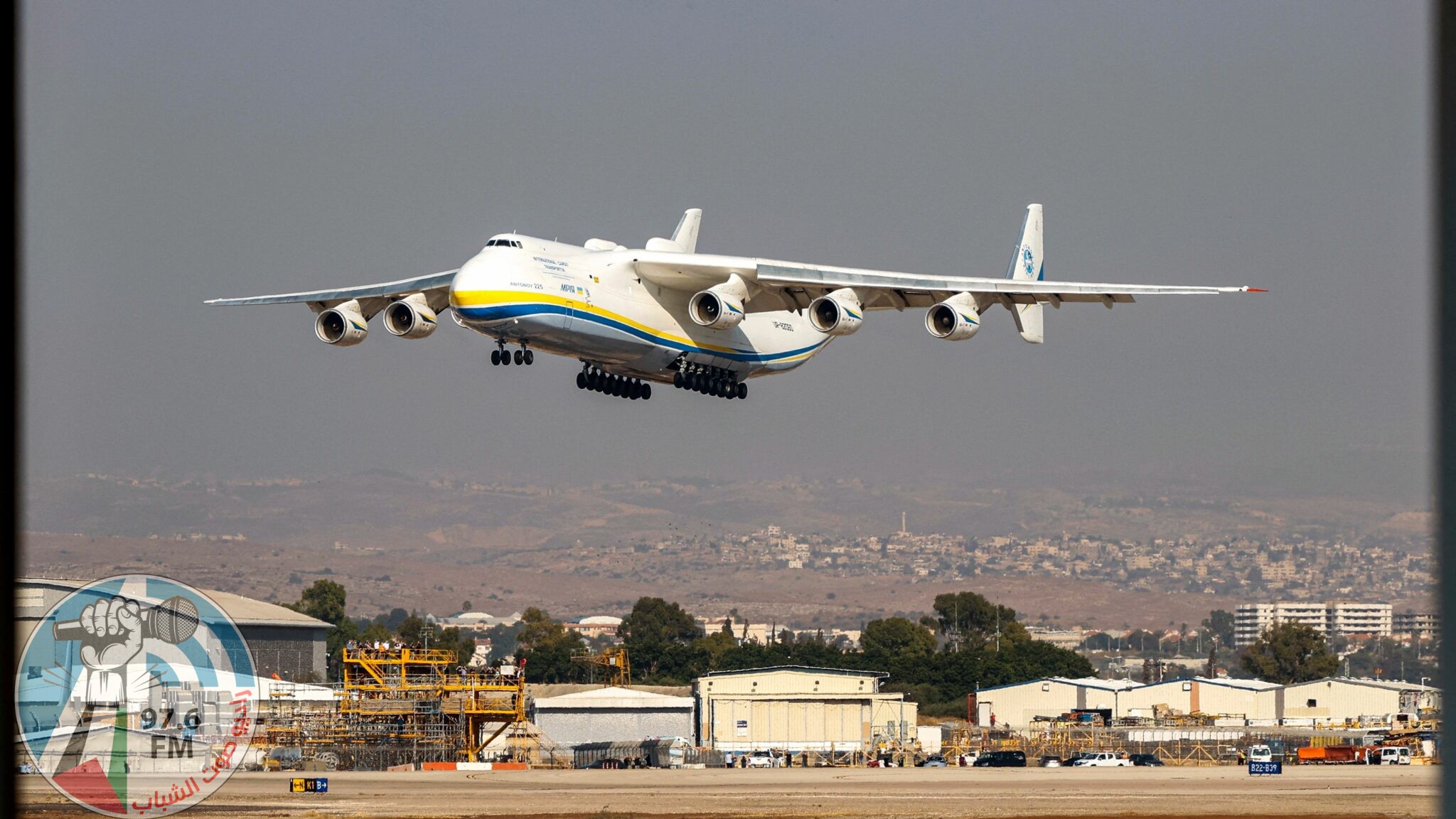 (FILES) This file photo taken on August 03, 2020 shows a view of the Soviet-built Antonov Airlines Antonov An-225 Mriya strategic airlift cargo aircraft, the world's largest cargo plane, as it lands at Israel's Ben Gurion International Airport in Lod, east of Tel Aviv. The world's largest plane, the Ukrainian Antonov-225 freighter, was destroyed by Russian strikes on an airport near Kiev in the midst of heavy fighting, the state-run Ukroboronprom announced Sunday. (Photo by JACK GUEZ / AFP)