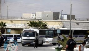 MITZPE RAMON, ISRAEL - OCTOBER 16: (ISRAEL OUT) Israeli Prison Service bus carrying Palestinians prisoners leaves Nafha prison on October 16, 2011. in Mitzpe Ramon, Israel. IDF soldier Gilad Shalit is to be freed from 5 years of captivity in Gaza in an exchange deal which will see the release of 477 Palestinian prisoners in an initial deal with another 550 to freed after the return of Shalit. (Photo by Lior Mizrahi/Getty Images)