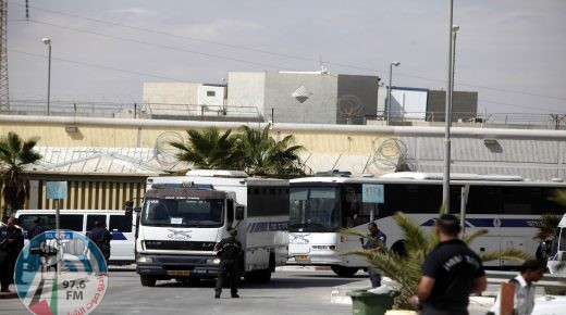 MITZPE RAMON, ISRAEL - OCTOBER 16: (ISRAEL OUT) Israeli Prison Service bus carrying Palestinians prisoners leaves Nafha prison on October 16, 2011. in Mitzpe Ramon, Israel. IDF soldier Gilad Shalit is to be freed from 5 years of captivity in Gaza in an exchange deal which will see the release of 477 Palestinian prisoners in an initial deal with another 550 to freed after the return of Shalit. (Photo by Lior Mizrahi/Getty Images)