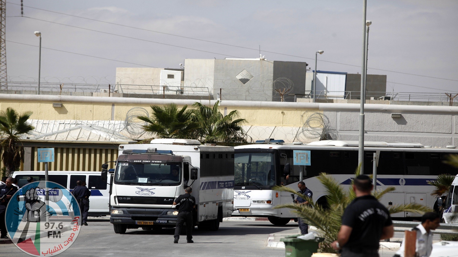 MITZPE RAMON, ISRAEL - OCTOBER 16: (ISRAEL OUT) Israeli Prison Service bus carrying Palestinians prisoners leaves Nafha prison on October 16, 2011. in Mitzpe Ramon, Israel. IDF soldier Gilad Shalit is to be freed from 5 years of captivity in Gaza in an exchange deal which will see the release of 477 Palestinian prisoners in an initial deal with another 550 to freed after the return of Shalit. (Photo by Lior Mizrahi/Getty Images)