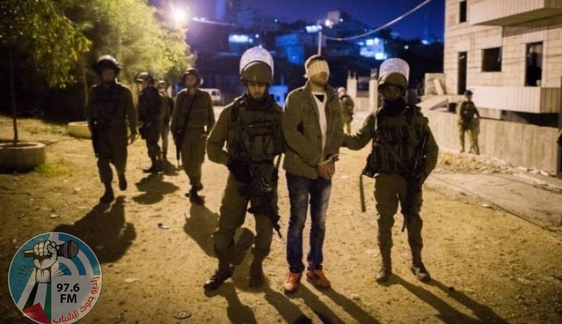 الاحتلال يعتقل 44 مواطنًا من الضفة بينهم أسرى محررون