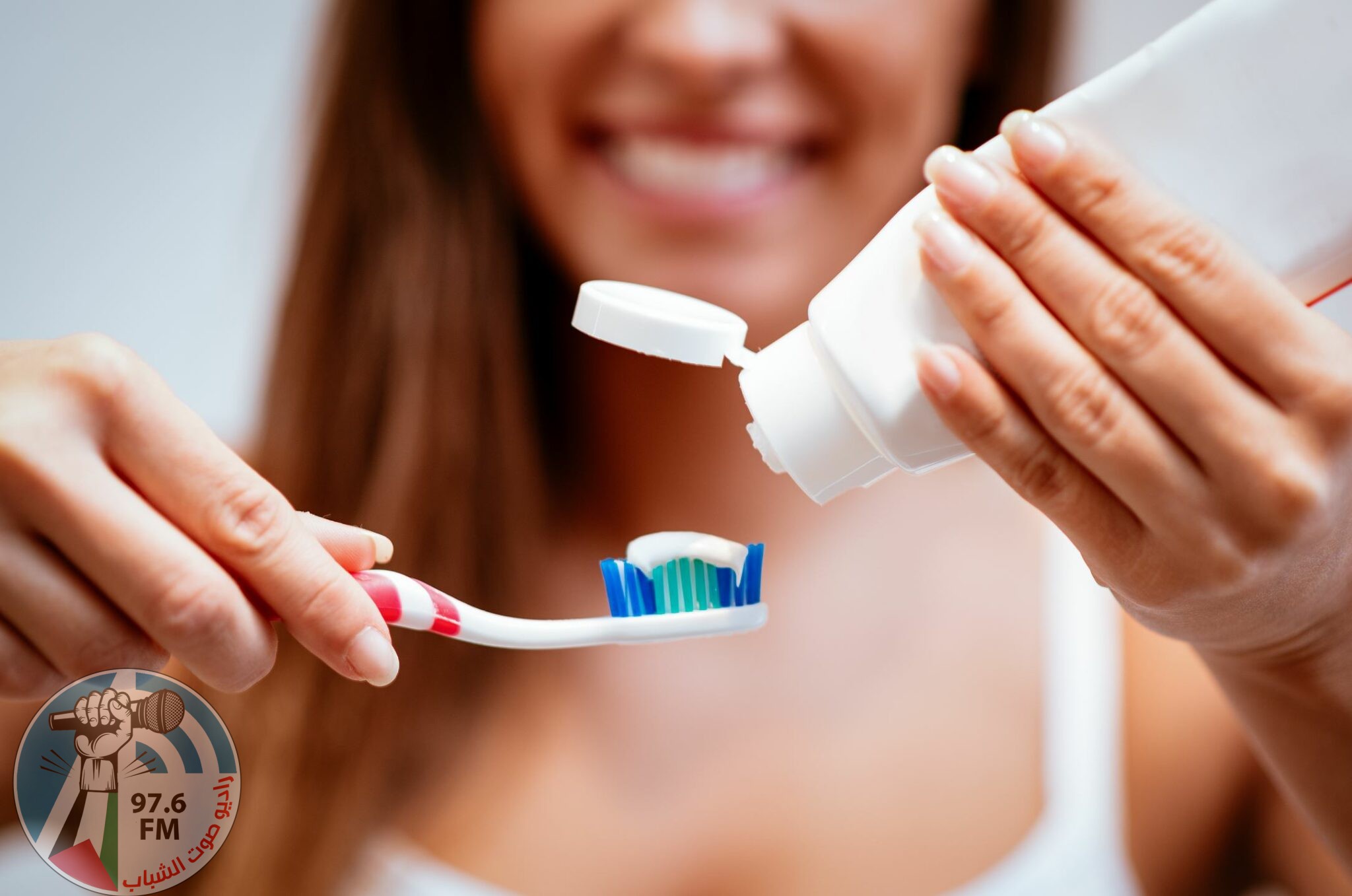 ما هي الأخطاء الخمسة التي نرتكبها عند تنظيف أسناننا؟