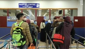 هآرتس: إسرائيل تمنع أكثر من 10 آلاف فلسطيني من السفر سنوياً