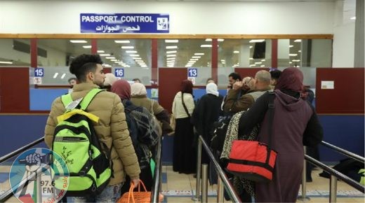هآرتس: إسرائيل تمنع أكثر من 10 آلاف فلسطيني من السفر سنوياً