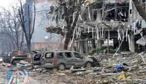 TOPSHOT - A view of damaged building after the shelling is said by Russian forces in Ukraine's second-biggest city of Kharkiv on March 3, 2022. Ukraine and Russia agreed to create humanitarian corridors to evacuate civilians on March 3, in a second round of talks since Moscow invaded last week, negotiators on both sides said. (Photo by Sergey BOBOK / AFP)