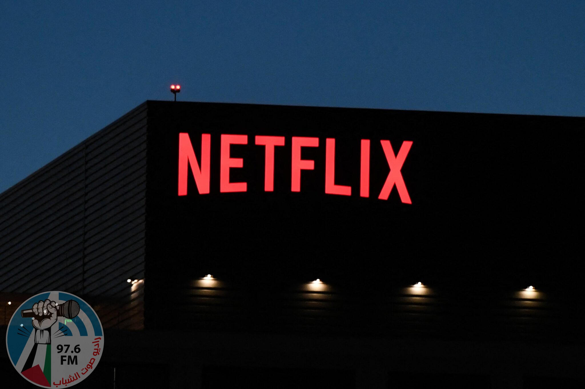 (FILES) In this file photo taken on October 19, 2021, the Netflix logo is seen on the Netflix, Inc. building on Sunset Boulevard in Los Angeles, California. Streaming giant Netflix has suspended its service in Russia, US media reported on March 6, 2022, in protest of Moscow's invasion of Ukraine. (Photo by Robyn Beck / AFP)