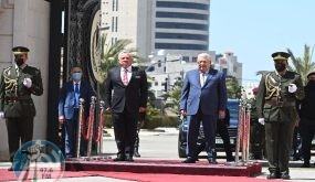 العاهل الأردني يصل رام الله للقاء الرئيس عباس اليوم