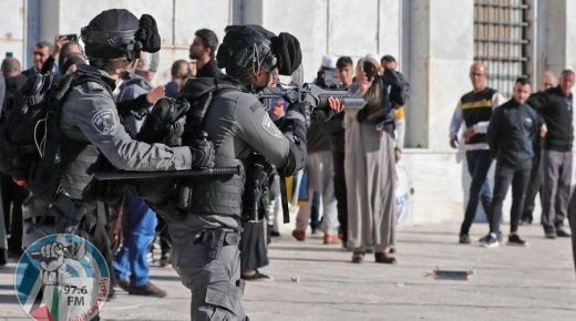 إصابات واعتقالات خلال اقتحام الاحتلال ومستوطنيه المسجد الأقصى