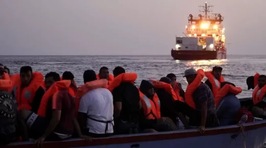 مصرع 12 مهاجرا غرقا قبالة سواحل تونس