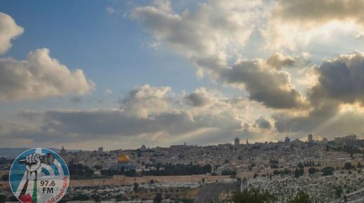انخفاض درجات الحرارة مع بقائها أعلى من معدلها بقليل