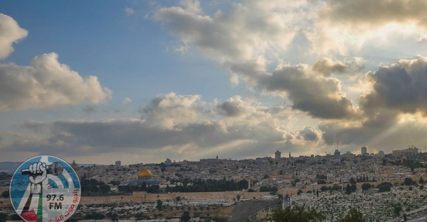 انخفاض درجات الحرارة مع بقائها أعلى من معدلها بقليل