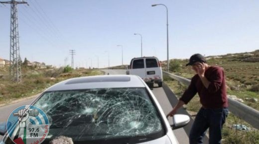 مستوطنون يهاجمون المركبات على طريق جنين- نابلس