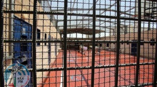 115 معتقلا يخوضون إضرابا عن الطعام نصرة لريان وعواودة