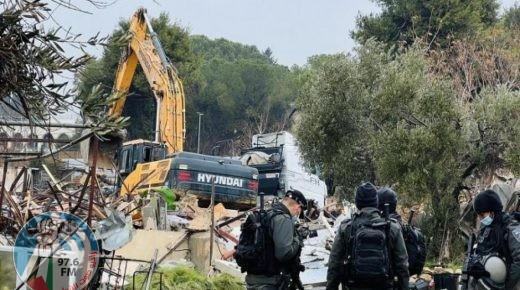 السلطات الإسرائيلية تهدم قاعة أفراح في قلنسوة