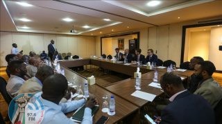 مسؤول بريطاني يبحث مع البرهان ومناوي الأزمة في السودان