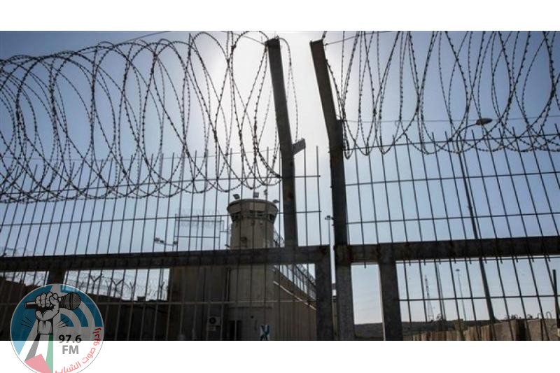 نادي الأسير: أربعة معتقلين يواصلون الإضراب عن الطعام في سجون الاحتلال