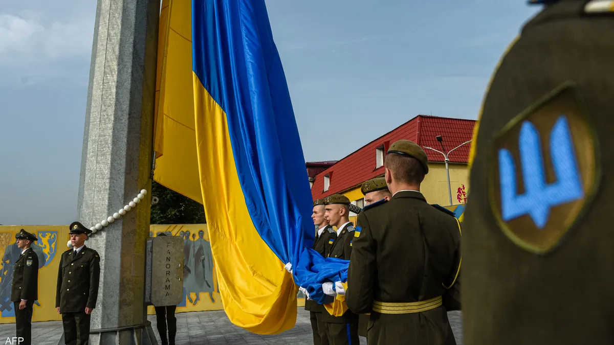 أوكرانيا تحيي يوم الاستقلال.. وتحذير من غارات روسية محتملة