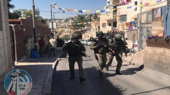 الاحتلال يحاصر بلدة سلوان ويعتقل عددا من المواطنين