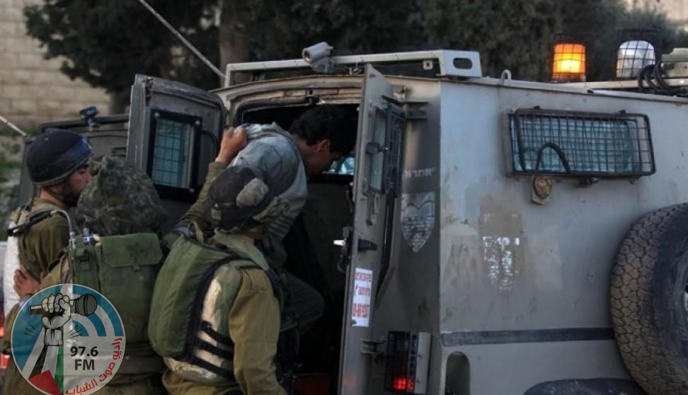 الاحتلال يعتقل ثلاثة مواطنين من مدينة الخليل