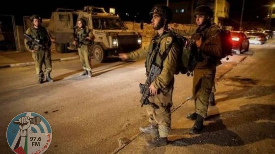 الاحتلال يعتقل شابين من عين يبرود في رام الله