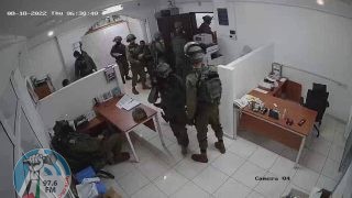 الاحتلال يقتحم ويغلق 6 مؤسسات حقوقية وأهلية في رام الله