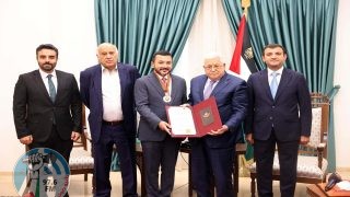 الرئيس يقلد رئيس منتدى التعاون الإسلامي للشباب "نجمة الاستحقاق"