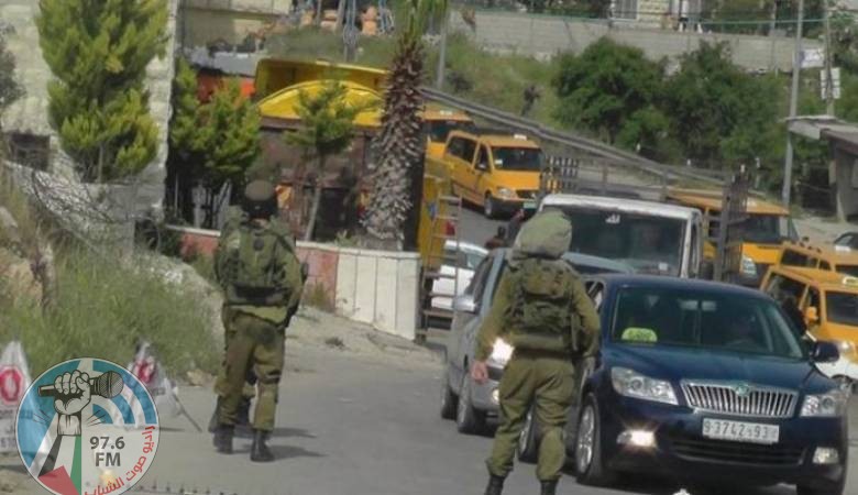 لليوم الثاني: الاحتلال يغلق مدخل بلدة بيت أمر