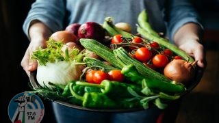 تناول الفاكهة والخضار وممارسة الرياضة