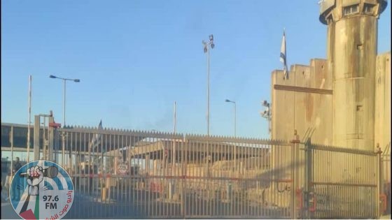 الاحتلال يغلق حاجز قلنديا العسكري ويواصل حصار مخيم شعفاط وعناتا