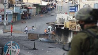 إصابة فتى واعتقال 4 مواطنين خلال مواجهات مع الاحتلال في الخليل