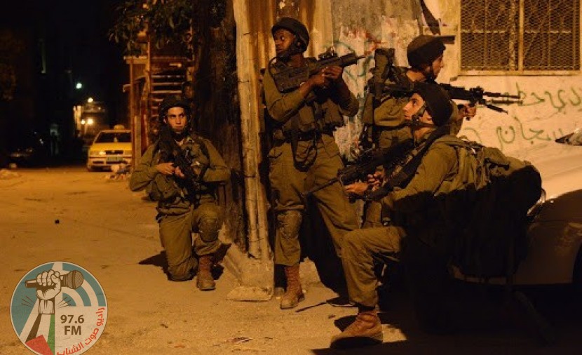الاحتلال يعتقل شابين من بيرنبالا شمال غرب القدس