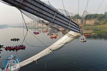 ارتفاع حصيلة ضحايا انهيار جسر في الهند إلى 130 قتيلا