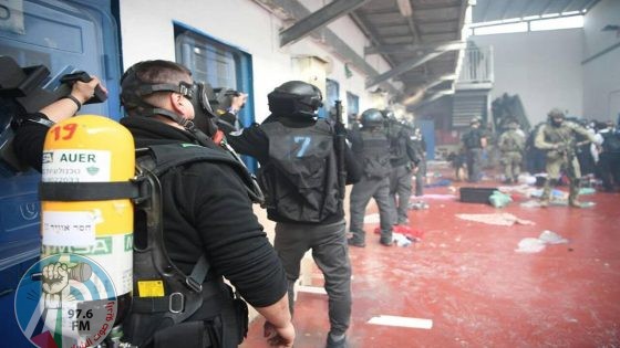 قوات القمع تقتحم قسم (12) في سجن "عوفر"