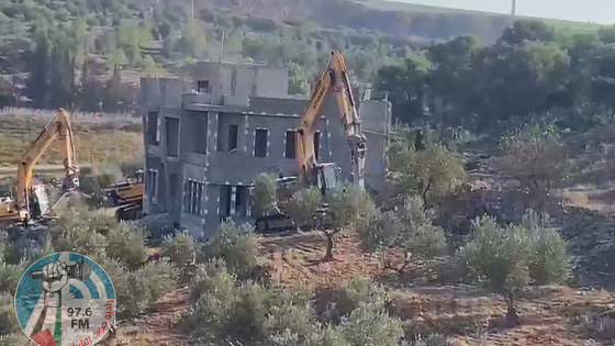 الاحتلال يهدم منزلين في قرية جلبون