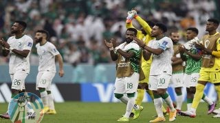 لاعبو-المنتخب-السعودي-يحيون-الجماهير-تصوير-أ-ف-ب