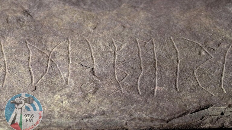 العثور على حجر عليه أقدم أبجدية رونية في اسكندنافيا